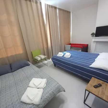 Chez Jean-claude Pour 2 Personnes Un Seul Lit ヴァーヴル